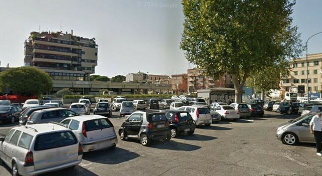 Roma, uomo ucciso a coltellate in strada in zona Aurelio: fermati due stranieri