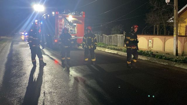 Sat din Prahova evacuat pe o rază de un kilometru după ce o cisternă cu 30 de tone de GPL s-a răsturnat