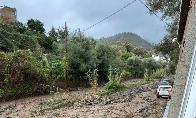 Straripa torrente a Messina, residenti intrappolati in case