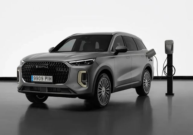 EBRO suma a su gama el s900 PHEV: un SUV grande de hasta 7 plazas con enchufe