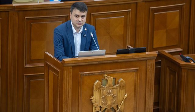 Alexandru Berlinschii anunță pregătirea modificărilor la Legea cetățeniei: Tinerii din Moldova riscă să rămână apatrizi