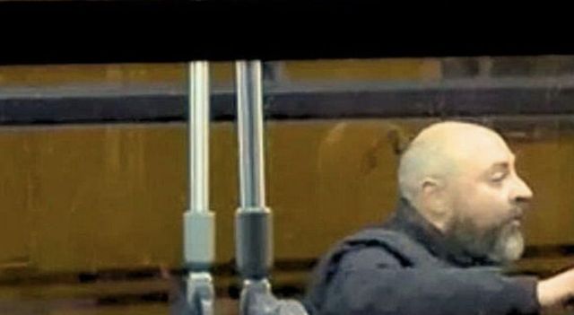 Donna accoltellata sul bus a Napoli, l’aggressore si è tolto la vita