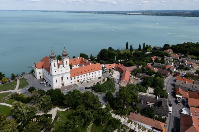 Hiánypótló kötet jelent meg hazánkról