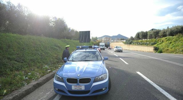 Napoli, cadavere di un uomo nel bagagliaio: arrestato il figlio