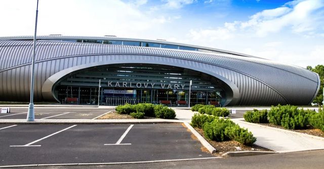Letiště Karlovy Vary podle Babiše přejde pod armádu, hejtmanství o tom jedná