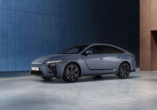 La nueva generación del Lexus ES ofrece motorizaciones híbridas y eléctricas