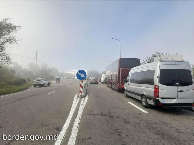 Trafic intens la frontiera din Leușeni pe sensul de ieșire din Moldova