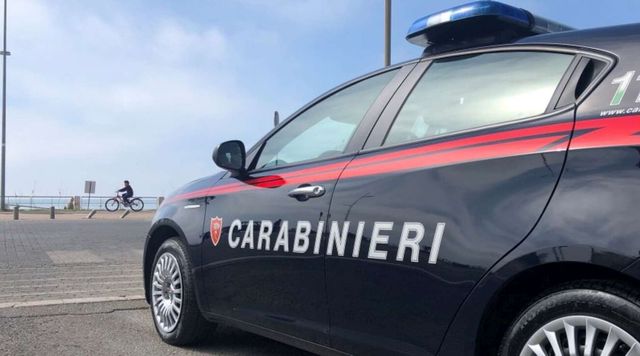 Benzina sul pianerottolo della ex, un 45enne arrestato a Milano