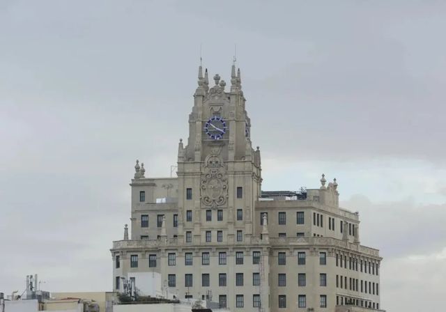 Telefónica encarga la venta de su histórica sede en el centro de Madrid