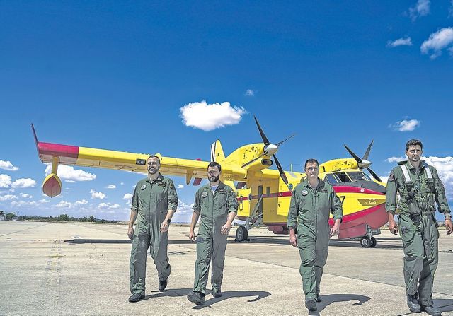 El '43', los aviadores del Ejército que combaten los incendios forestales