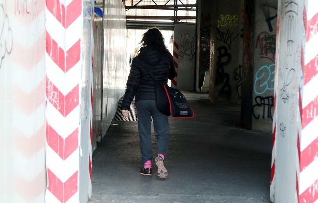 Roma, 18enne violentata ad Anzio: caccia all’uomo