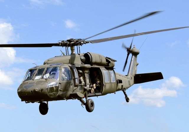 Chișinăul este survolat de un elicopter Black Hawk, în contextul antrenamentelor moldo-poloneze ale Poliției