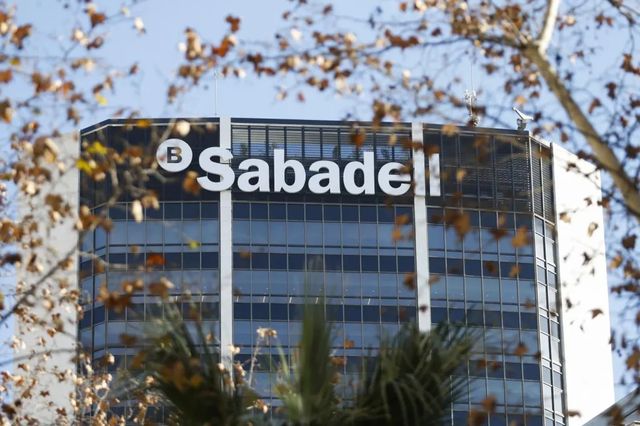 Banco Sabadell remite a Competencia sus alegaciones contra de BBVA