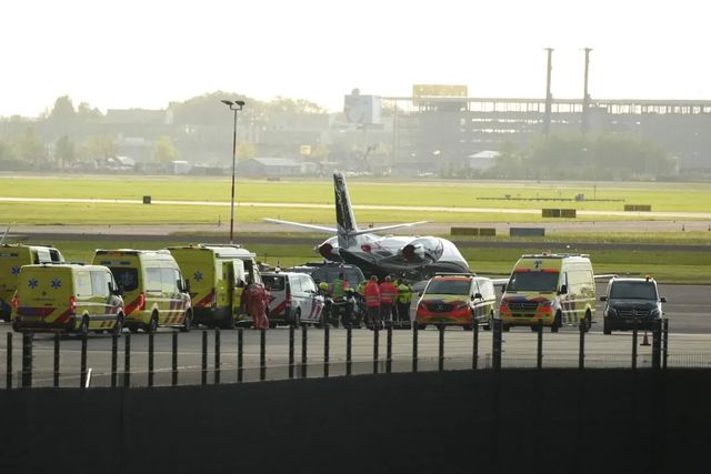 El avión con los contagiados de hantavirus abandona Gran Canaria esta madrugada