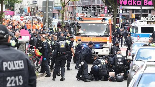 Полицията в Хамбург стреля по мъж, размахвал пикел и коктейл Молотов - Труд
