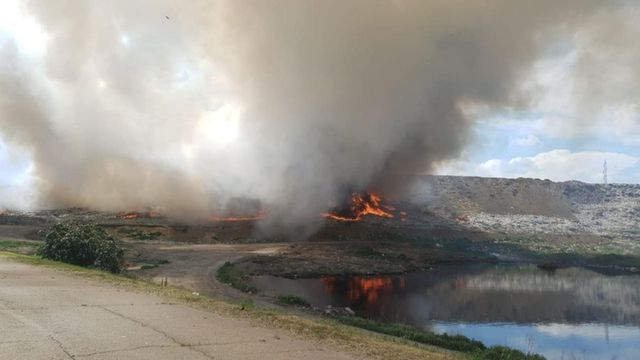 Incendiu urias la groapa de gunoi de la Tirighina, Galati