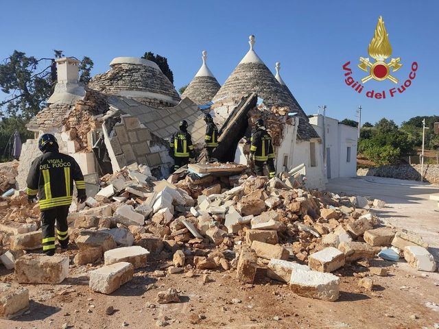 Brindisi, esplosione in un trullo per fuga di gas: si scava tra le macerie