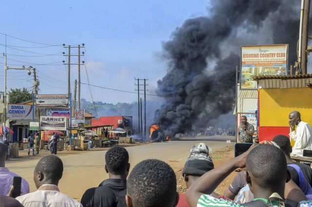 Tredici bambi uccisi da un fulmine in un campo profughi in Uganda