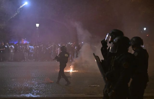 Scene de violență în Franța, după victoria PSG în finala Ligii Campionilor la fotbal