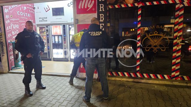 Задържаха трима души в момент на сделка с 10 000 фалшиви евро