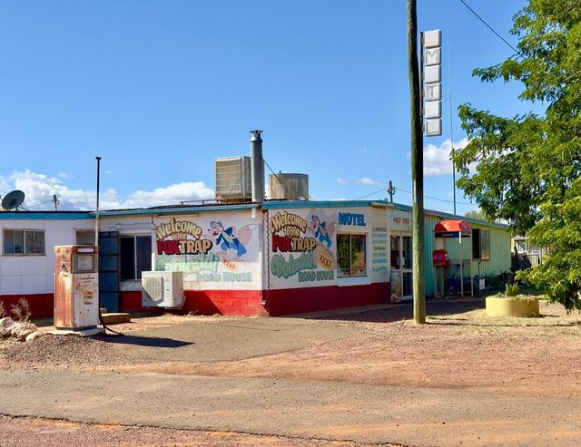 Un oraș întreg cu oficiu poștal și hotel, de vânzare la prețul unui apartament cu un dormitor