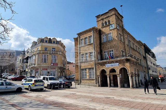 Двама мъже са задържани по сигнали за домашно насилие в Ловеч