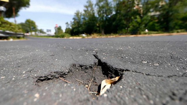 Ex sindaco e dirigente a processo per la morte del ciclista caduto in una buca