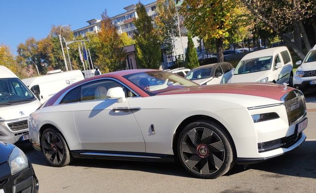 Cum arată primul model electric Rolls Royce. Modelul costă cel puțin 400.000 de euro și are o autonomie de 500 km