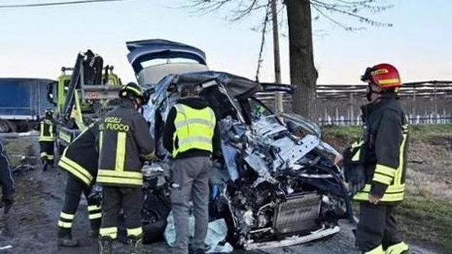 Auto contro camion a Savigliano, due morti e tre feriti in un incidente