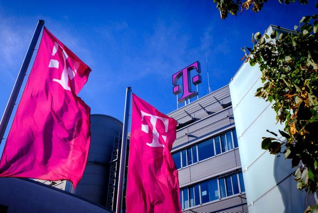 Teszari și Tomșa cumpără Telekom Romania Mobile Communications