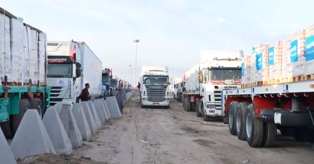 Primi camion entrano a Gaza dal valico di Rafah