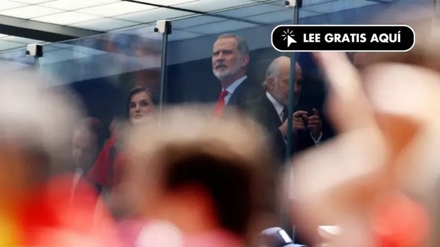 La Reina Letizia, la Princesa Leonor, la Infanta Sofía y hasta el Rey Felipe, conjuntados de rojo pasión para apoyar a la Selección