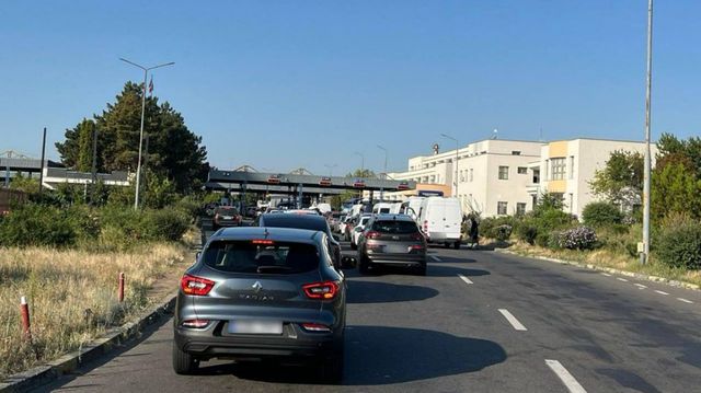 Trafic aglomerat la Vama Leușeni