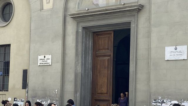 Firenze, studenti aggrediti davanti a liceo Michelangiolo