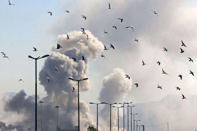 Nuovi attacchi Usa all’Iran, Teheran colpisce Kuwait e Bahrein