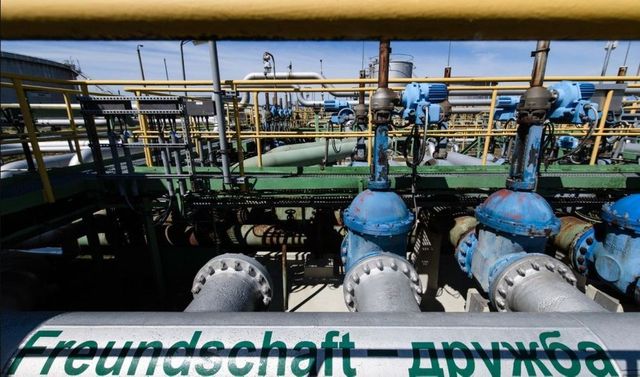 Русия възобновени доставките на петрол за Чехия - Труд