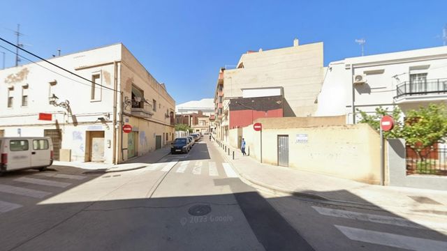 Detenido un hombre y sus padres por la muerte a cuchilladas de su vecino en Valencia