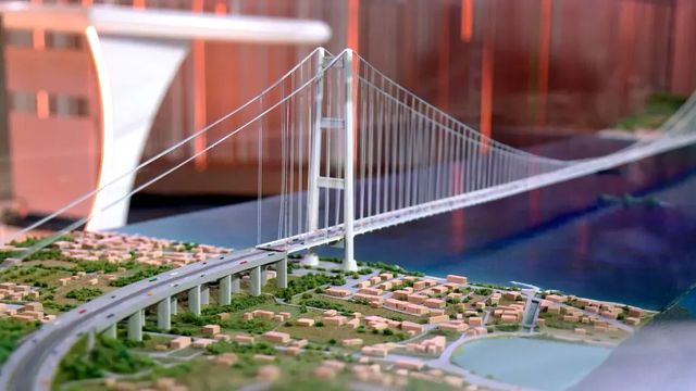 Migliaia di persone al corteo no ponte a Messina