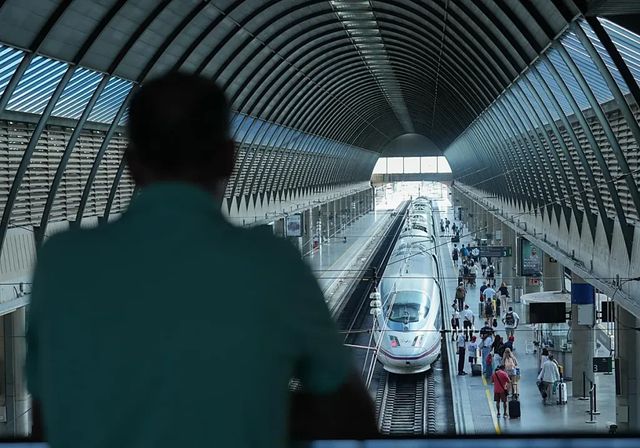 La alta velocidad recupera viajeros frente al inicio de 2026, aunque aún cae un 10% interanual