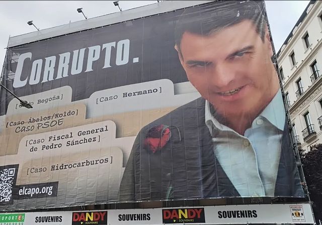 La Audiencia avala el archivo de la causa por la lona de Hazte Oír que llamaba «corrupto» a Sánchez: «Era crítica política»