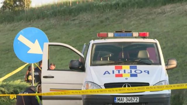 Cadavrul unui tânăr cu o rană la gât, găsit pe un câmp