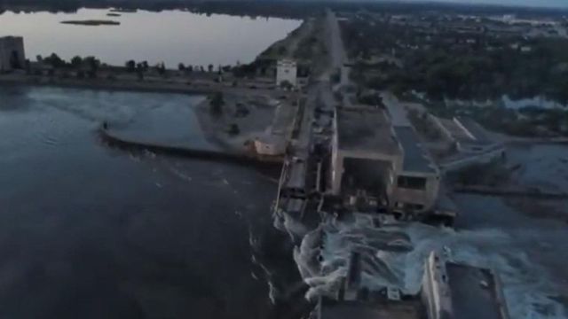 Dezastru in Ucraina - Un baraj de pe fluviul Dnipro a fost aruncat in aer - inundatii catastrofale