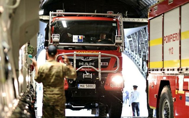 Aproape 80 de pompieri români au plecat să lupte în Franța cu cele mai devastatoare incendii din ultimele decenii