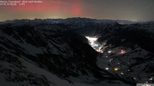 Aurora boreale nella notte di San Silvestro sulle Dolomiti