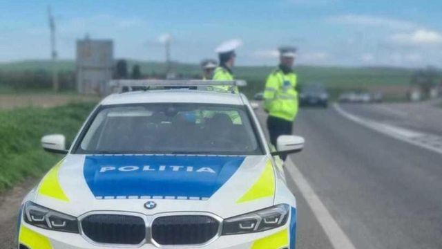 Un polițist a fost lovit cu mașina de o șoferiță, în timpul unei acțiuni cu radar pe autostradă