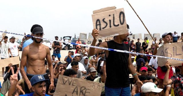 Dezinformace šířené z Ruska a Izraele přispěly k vlně migrantů do Ceuty