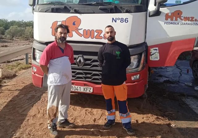 El camionero de Zaragoza que lleva un año buscando a la familia de una víctima de la dana