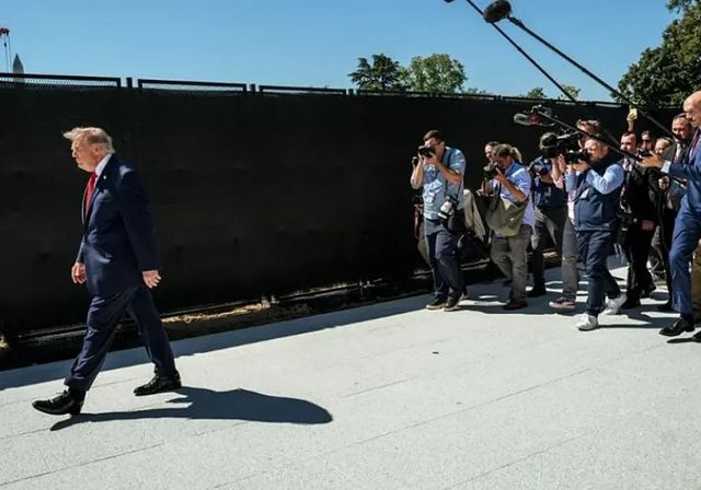 Apagón televisivo a la Casa Blanca: el frente común de las principales cadenas desafía el veto de Donald Trump