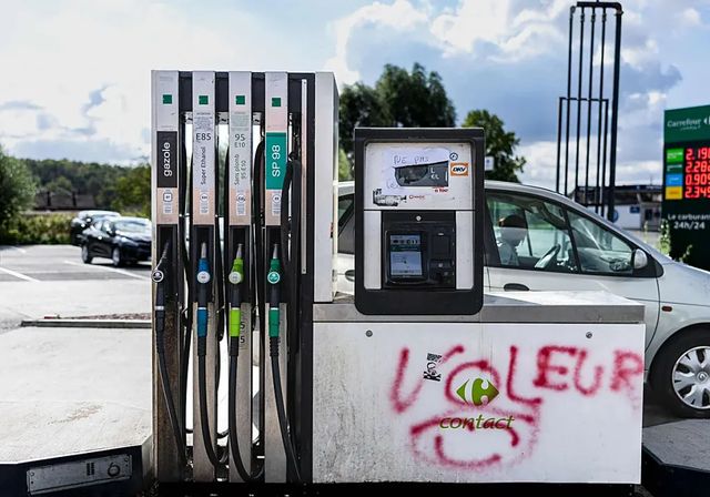 Francia asiste a una grave crispación social por el precio de los combustibles