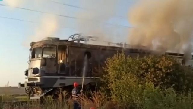 Incendiu la locomotiva unui tren de calatori, in gara Babeni din judetul Valcea